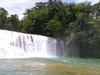 Sous les chutes...