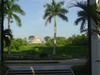 Vue de l'entrée d'une hacienda (notre hotel) sur l'observatoire de Chichen Itza au petit matin