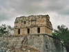 Une ruine de Chichen Itza avant la tempête