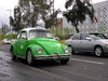 Taxi coccinelle devant une gare de bus à Mexico