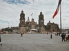 Place du zocalo, la place centrale situé à côté de la catédrale de Mexico, et du palais présidentiel