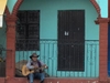 Mexicain devant sa maison