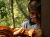 Petit vendeur de galettes à Agua azul