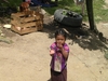Petite fille dans un village maya