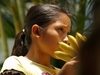 Jeune fille vendeuse de bananes.